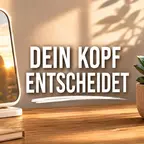 Person blickt ruhig und entschlossen in den Spiegel – mentale Stärke beim Abnehmen